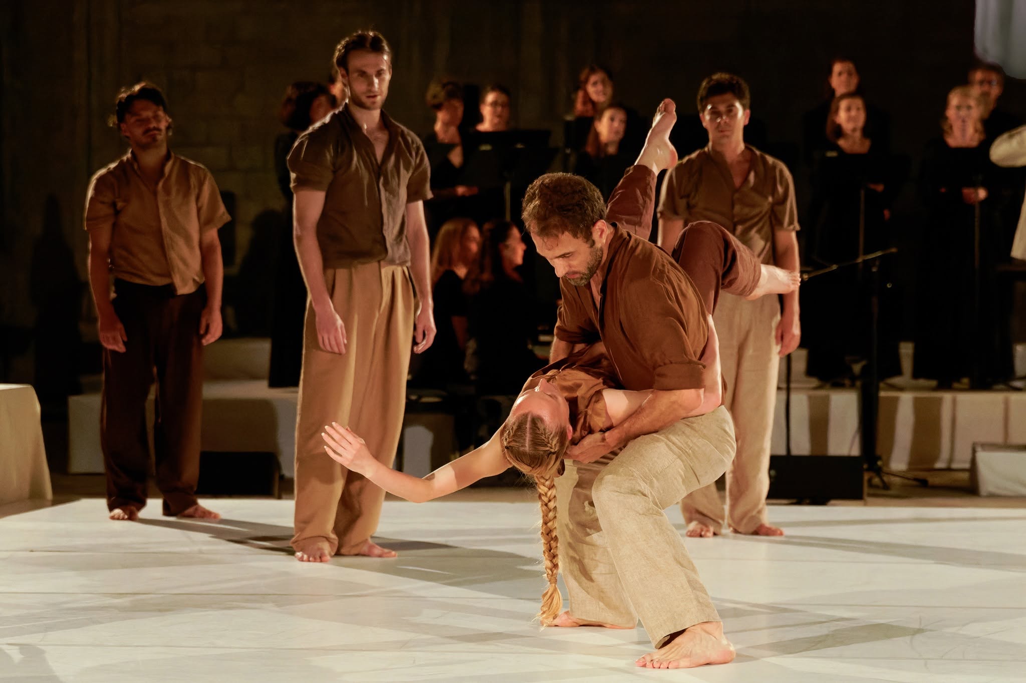 Awen – duo et danseurs Awen – The Sacred Veil, duo et danseurs